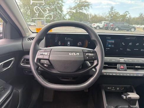 Used 2025 Kia K4 FWD image 12