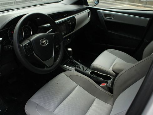 Used 2015 Toyota Corolla LE FWD image 13