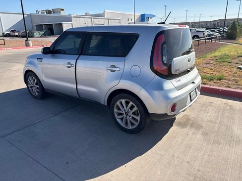 Used 2018 Kia Soul + FWD image 12