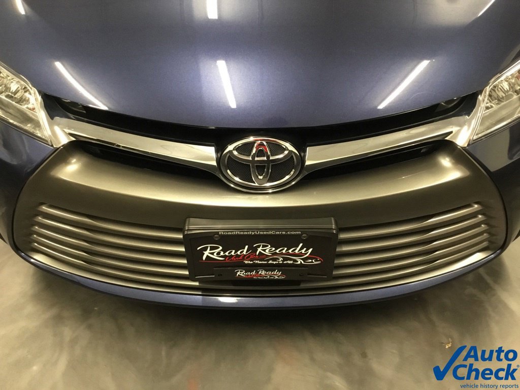 Used 2017 Toyota Camry XLE w/ Moonroof Package FWD image 23