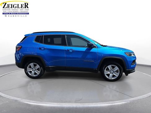 Certified 2022 Jeep Compass Latitude w/ Sun and Sound Group AWD/4WD image 4