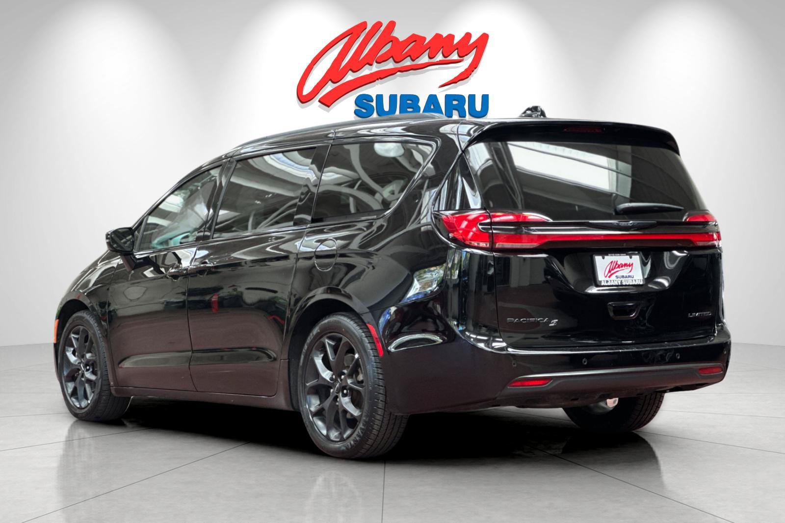 Used 2025 Chrysler Pacifica Limited FWD image 7
