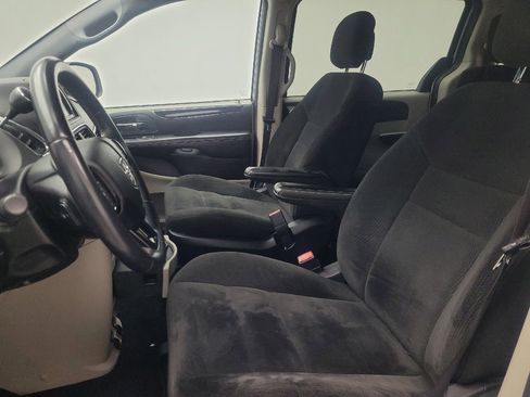 Used 2016 Dodge Grand Caravan SE FWD image 17