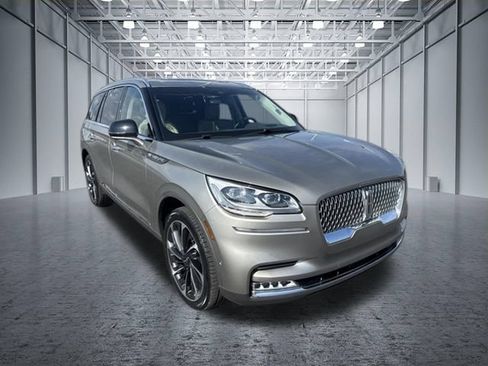 Used 2023 Lincoln Aviator Reserve w/ Equipment Group 201A AWD/4WD image 7