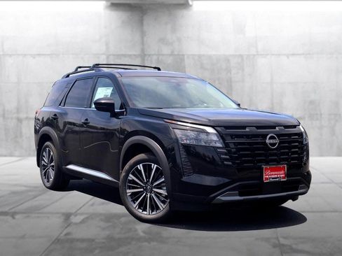 New 2026 Nissan Pathfinder Platinum AWD/4WD image 2
