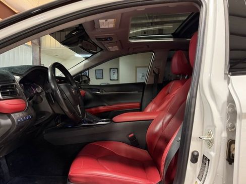 Used 2019 Toyota Camry XSE image 11