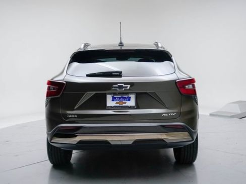 Used 2024 Chevrolet Trax ACTIV w/ Sunroof Package FWD image 6