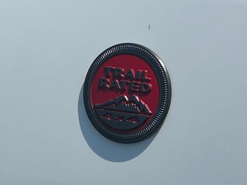 Used 2025 Jeep Compass Trailhawk AWD/4WD image 15