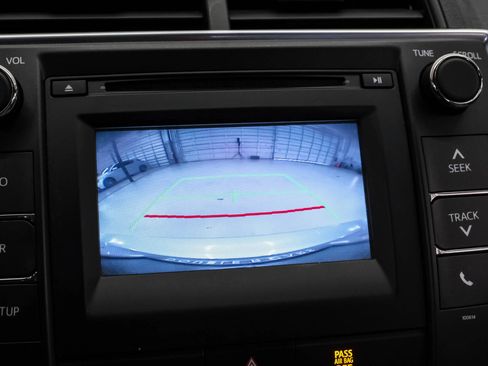 Used 2017 Toyota Camry LE FWD image 21