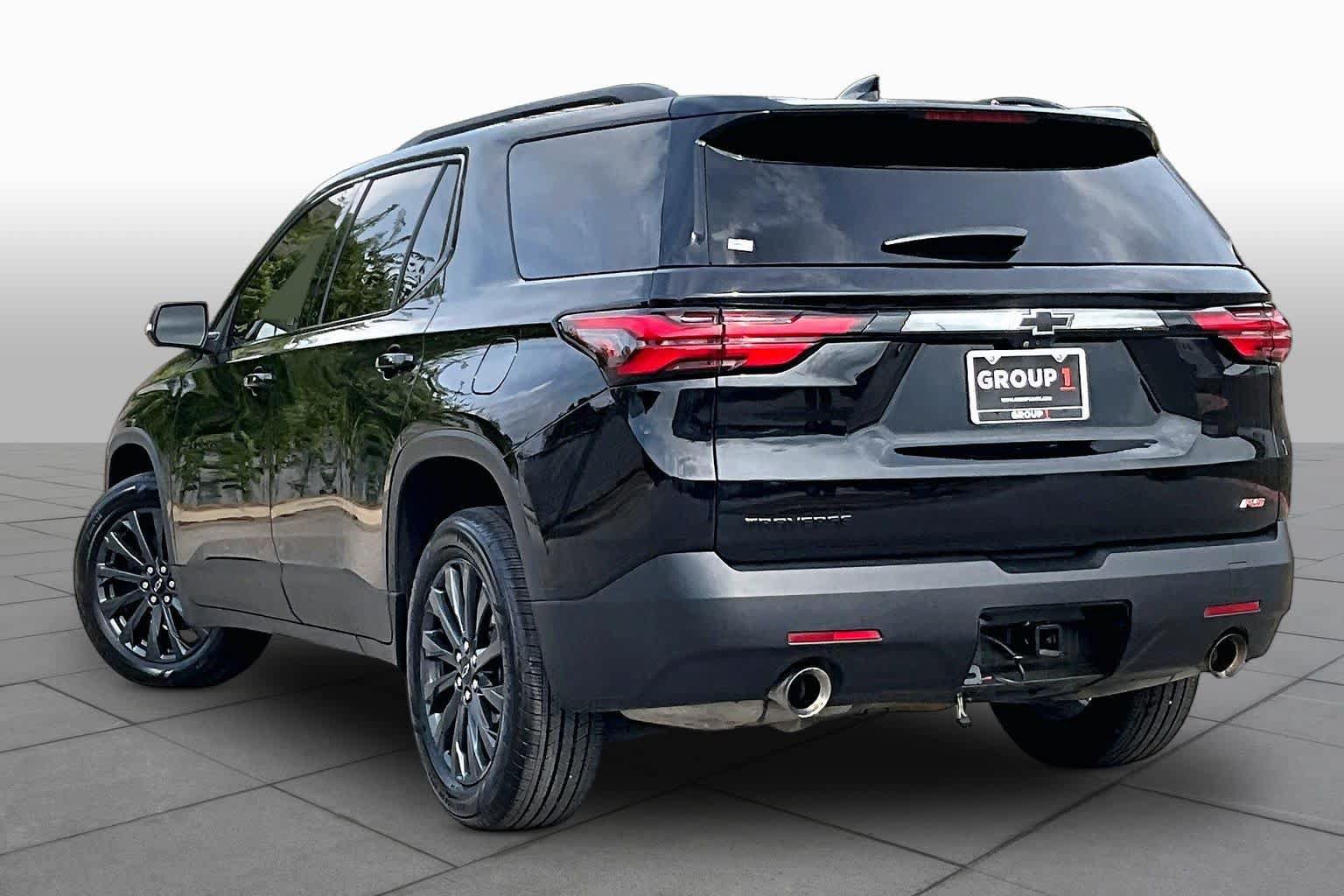 Used 2023 Chevrolet Traverse RS FWD image 12
