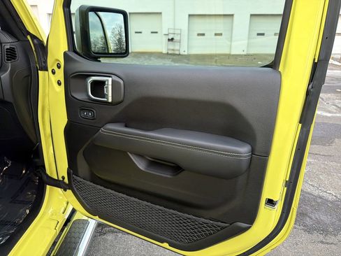 Used 2023 Jeep Wrangler Unlimited Sahara w/ Cold Weather Group image 15