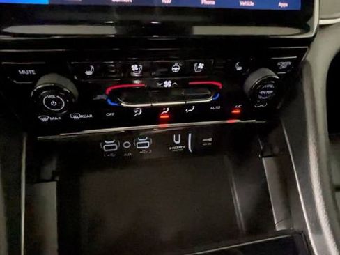 Used 2024 Jeep Grand Cherokee Limited 4xe w/ Luxury Tech Group II AWD/4WD image 30