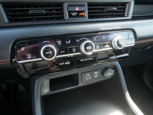 Used 2025 Honda Pilot Sport image 28