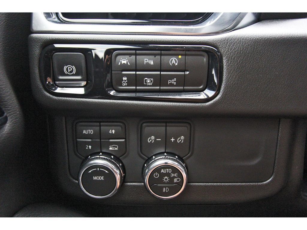 Used 2026 GMC Yukon XL Denali w/ Sun & Power Step Package AWD/4WD image 21