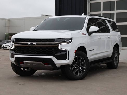 Used 2024 Chevrolet Suburban Z71 w/ Luxury Package AWD/4WD image 3