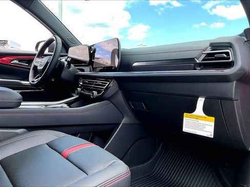 New 2026 Chevrolet Traverse RS w/ LPO, Floor Liner Package AWD/4WD image 9
