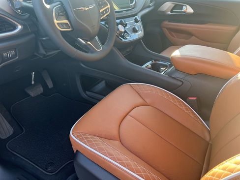 New 2026 Chrysler Pacifica Pinnacle image 14