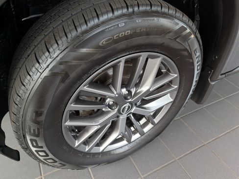 Used 2023 Nissan Rogue S AWD/4WD image 8