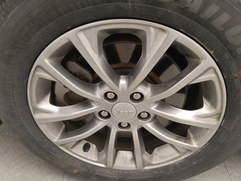 Used 2020 Jeep Cherokee Latitude Plus image 31