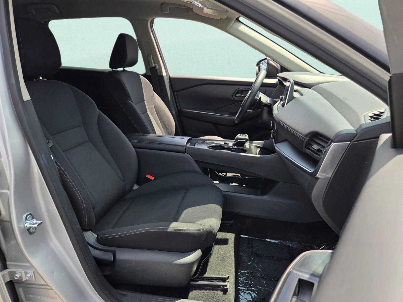 Used 2024 Nissan Rogue S FWD image 18