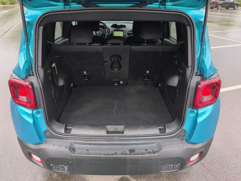 Used 2021 Jeep Renegade Latitude w/ Luxury Group II AWD/4WD image 32
