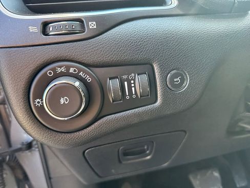 Used 2022 Jeep Cherokee Trailhawk w/ Premium Leather Package AWD/4WD image 24