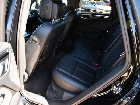 Used 2024 Porsche Macan image 24