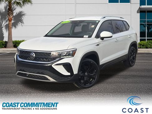 Used 2023 Volkswagen Taos SE w/ Black Wheel Package image 1