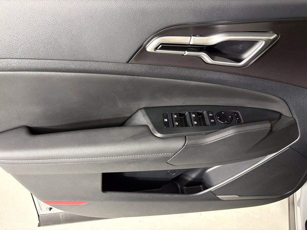 Used 2026 Kia Sportage EX w/ EX Panorama Roof Package FWD image 19