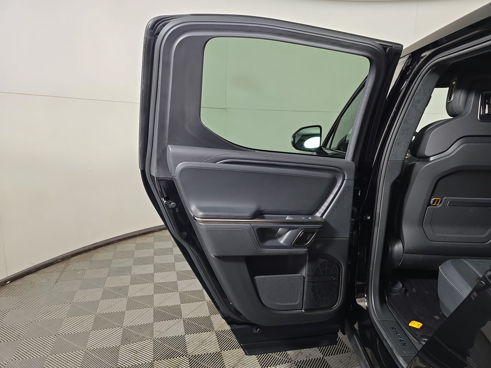 Used 2023 Rivian R1T Adventure Dual AWD/4WD image 17