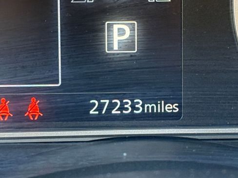 Used 2025 Nissan Versa SV FWD image 37