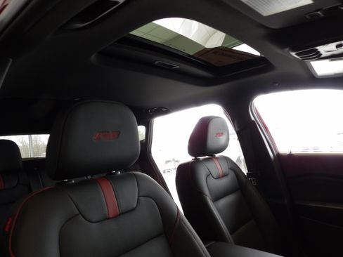 Used 2024 Chevrolet Trax RS w/ Sunroof Package image 27