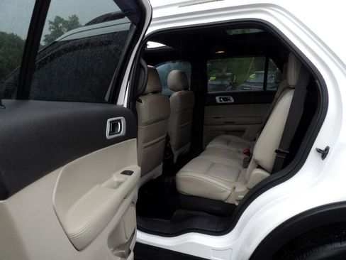 Used 2012 Ford Explorer XLT image 16