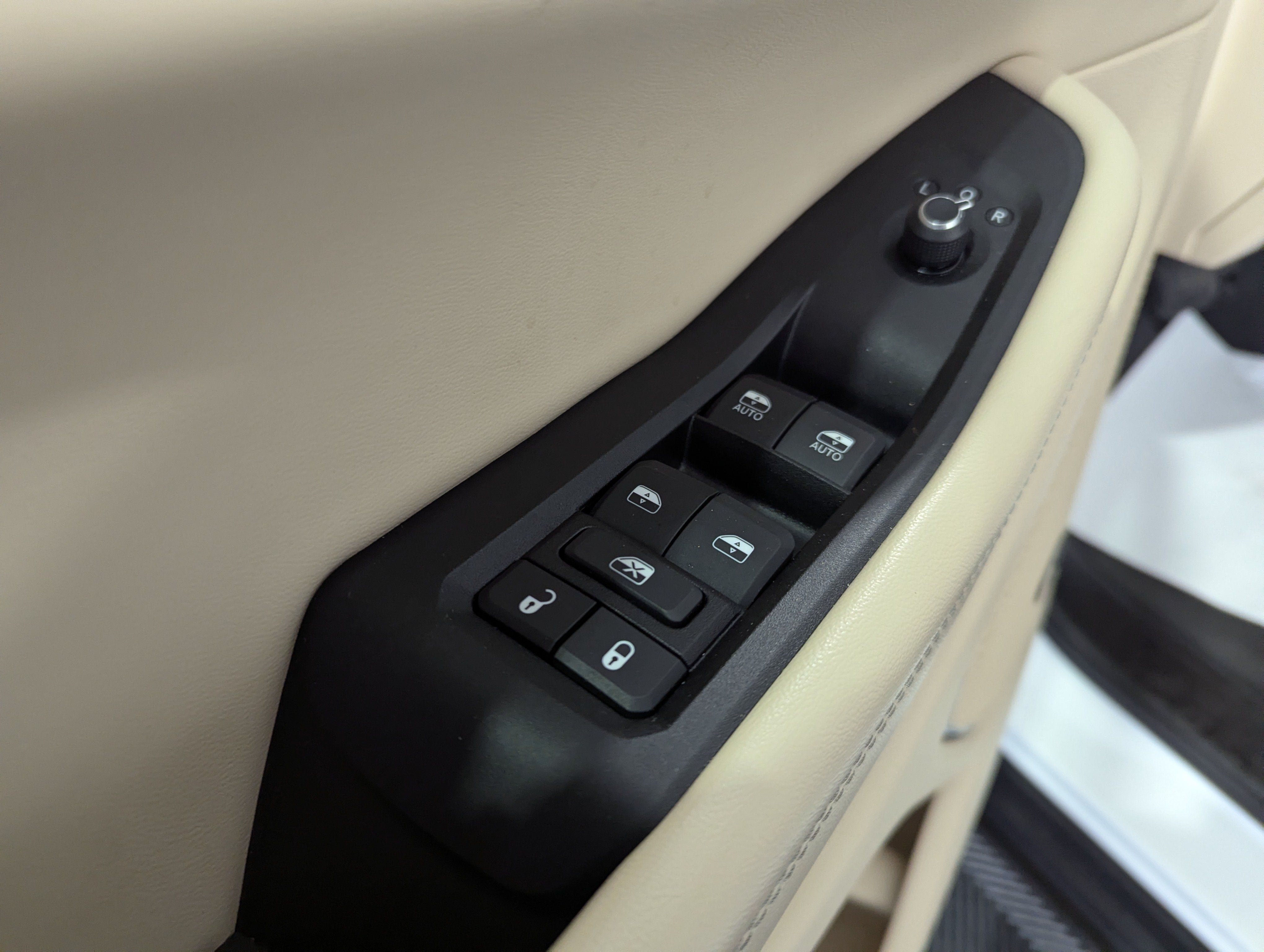 Used 2024 Jeep Grand Cherokee Limited AWD/4WD image 17