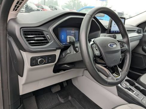 Used 2023 Ford Escape Active AWD/4WD image 2