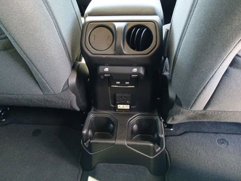 Used 2024 Jeep Wrangler Sahara image 13