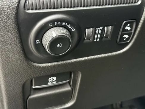 Used 2024 Jeep Wagoneer L Series II w/ Flexible Seating Group AWD/4WD image 40