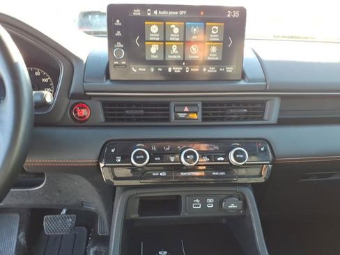 Used 2023 Honda Pilot TrailSport image 11