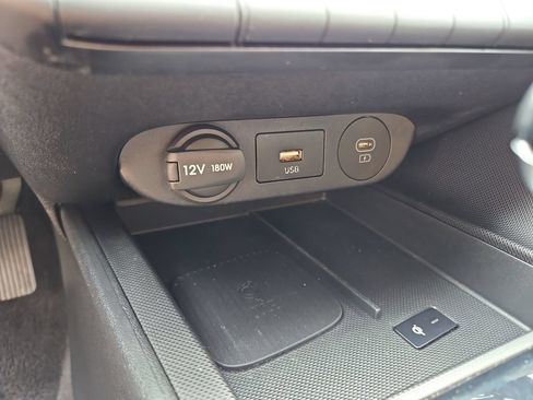 Used 2025 Hyundai Elantra Limited FWD image 22
