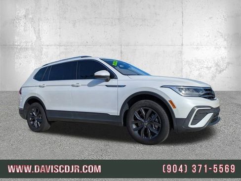 Used 2023 Volkswagen Tiguan SE image 1