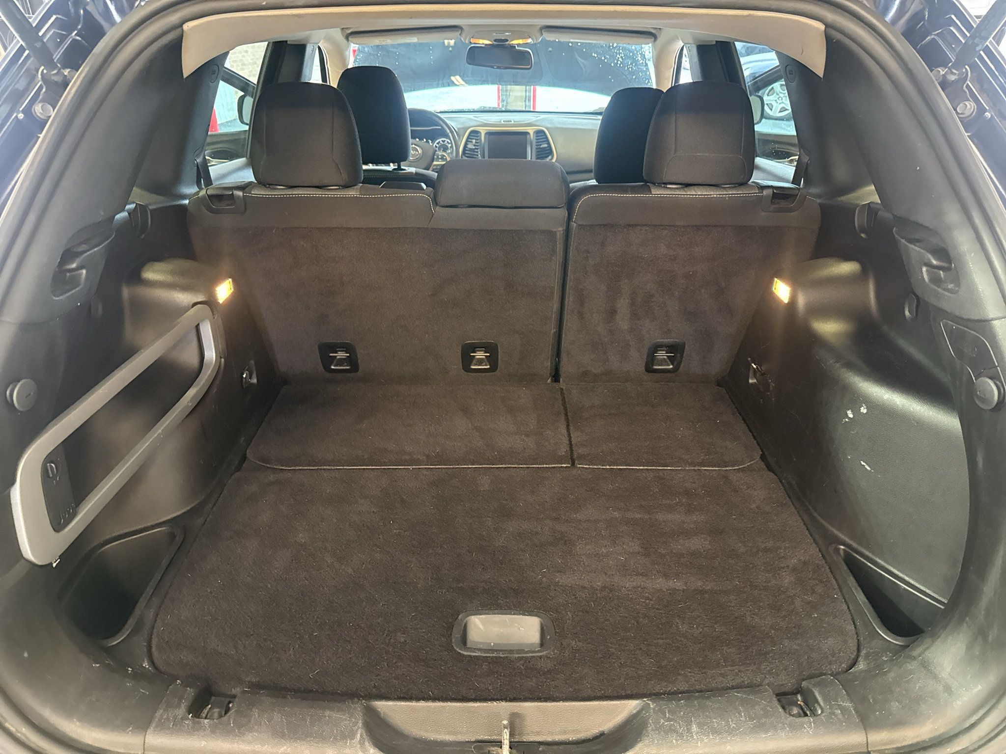Used 2014 Jeep Cherokee Latitude w/ Cold Weather Group FWD image 29