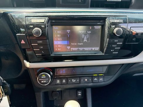 Used 2016 Toyota Corolla LE FWD image 12