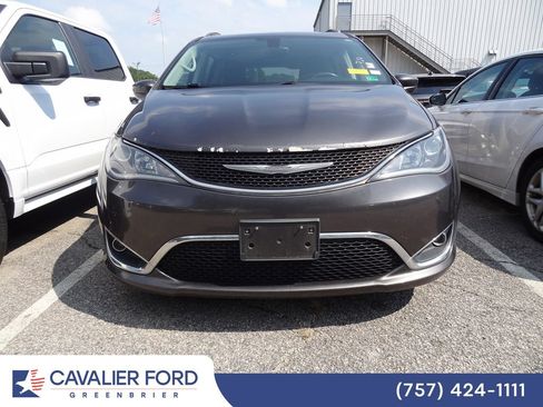 Used 2017 Chrysler Pacifica Touring-L Plus FWD image 2