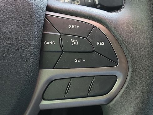 Used 2020 Jeep Cherokee Latitude Plus FWD image 16
