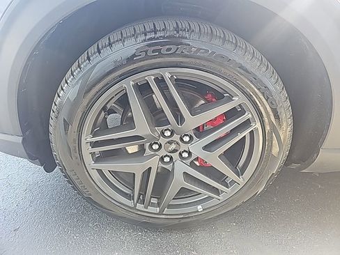 Used 2025 Ford Explorer ST image 8