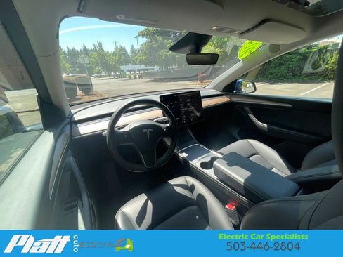 Used 2024 Tesla Model Y Long Range RWD image 39
