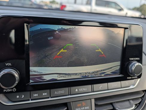 Used 2024 Nissan Altima 2.5 S FWD image 27