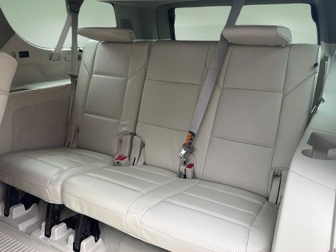 Certified 2025 Cadillac Escalade ESV Premium Luxury Platinum w/ LPO, Floor Liner Package AWD/4WD image 30