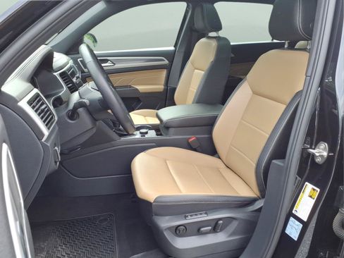 Used 2022 Volkswagen Atlas Cross Sport SEL R-Line AWD/4WD image 17