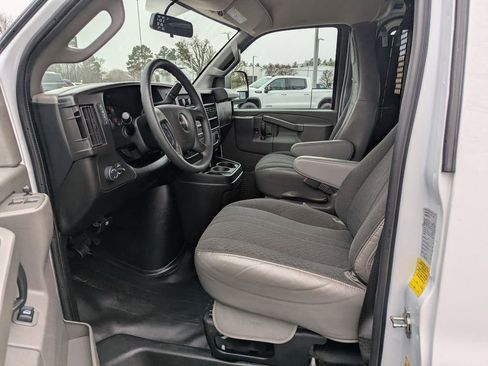 Used 2024 GMC Savana 2500 w/ Driver Convenience Package image 15